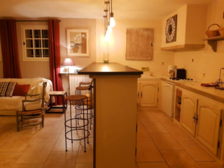 Bar-LesParpaillous Cuisine avec bar à l'américaine