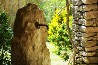 Fontaine-LesParpaillous Fontaine terrasse Le Jas